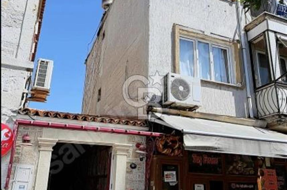 Eski Foça nın En Güzel Yerinde Satılık 2+1 Bakımlı Daire