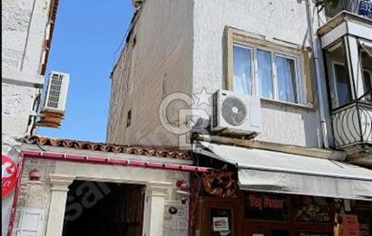 Eski Foça nın En Güzel Yerinde Satılık 2+1 Bakımlı Daire