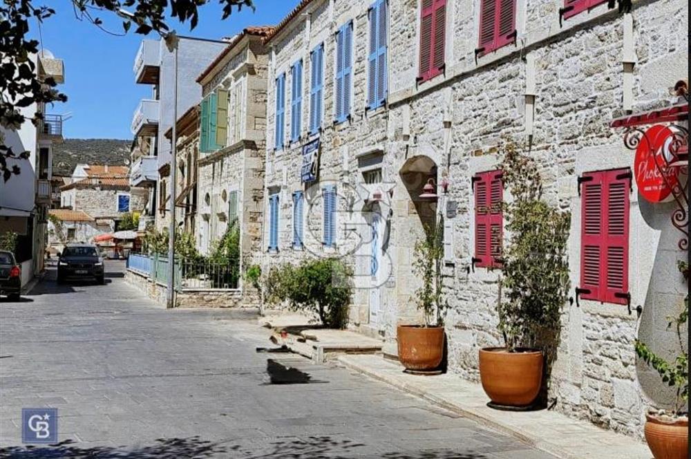 Eski Foça nın En Güzel Yerinde Satılık 2+1 Bakımlı Daire