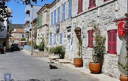 Eski Foça nın En Güzel Yerinde Satılık 2+1 Bakımlı Daire