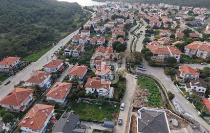 Ayvalık Sefaçamlıkta 3 Kat İmarlı 456 m² Villa Arsası