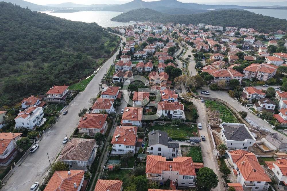 Ayvalık Sefaçamlıkta 3 Kat İmarlı 456 m² Villa Arsası