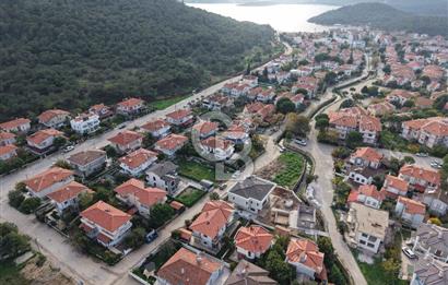 Ayvalık Sefaçamlıkta 3 Kat İmarlı 456 m² Villa Arsası