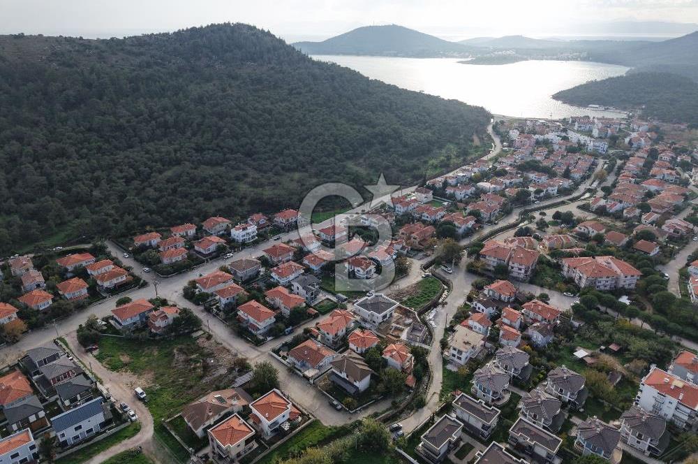 Ayvalık Sefaçamlıkta 3 Kat İmarlı 456 m² Villa Arsası