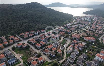 Ayvalık Sefaçamlıkta 3 Kat İmarlı 456 m² Villa Arsası