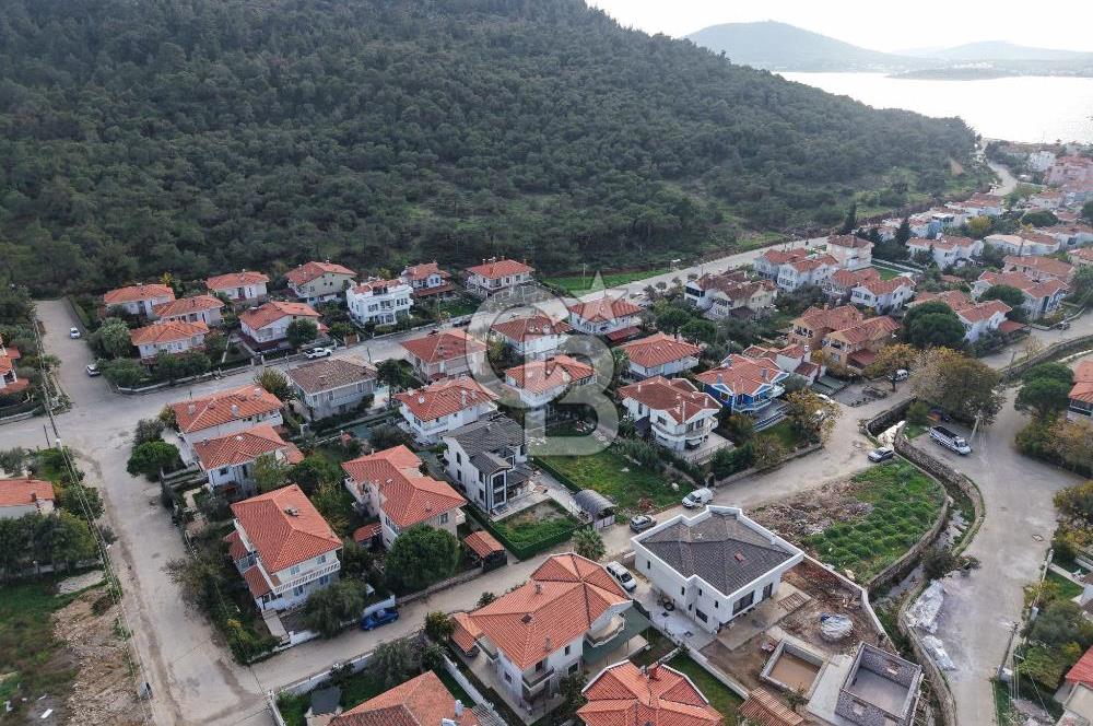 Ayvalık Sefaçamlıkta 3 Kat İmarlı 456 m² Villa Arsası