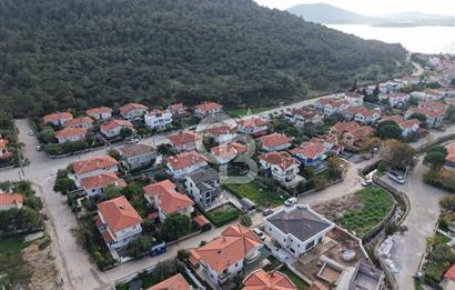 Ayvalık Sefaçamlıkta 3 Kat İmarlı 456 m² Villa Arsası