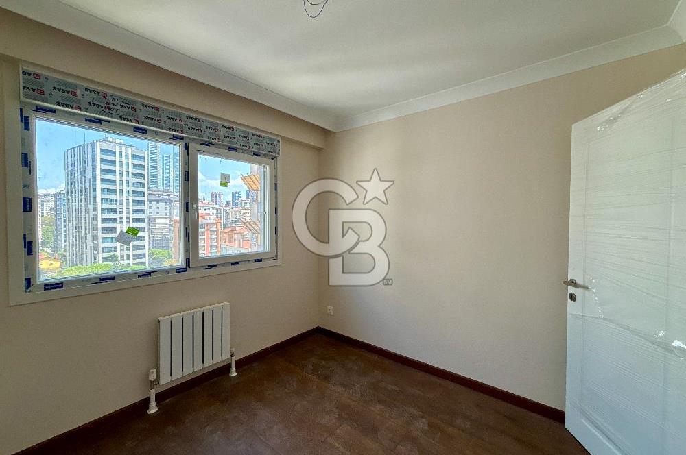 FENERBAHÇE'DE BALKONLU,DENİZ MANZARALI 4+1 145 M2 NET SIFIR !!!