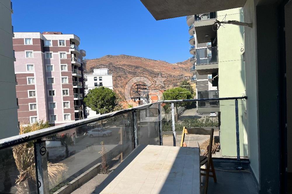 Bayraklı körfez Mahallesi’nde satılık 2 + 1 daire