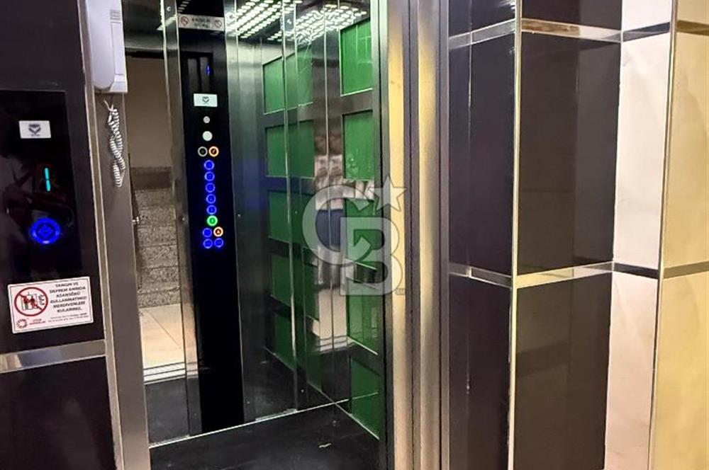 Gaziemir de Merkezi Konumda Satılık Çift Cepheli Geniş 3+1 Daire