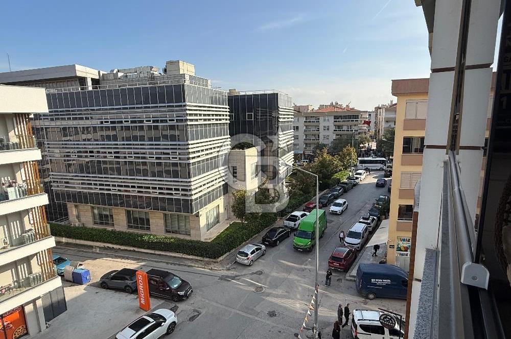 Gaziemir de Merkezi Konumda Satılık Çift Cepheli Geniş 3+1 Daire