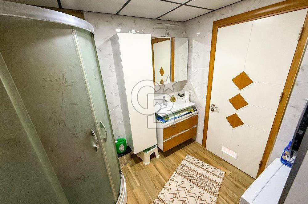 Gaziemir de Merkezi Konumda Satılık Çift Cepheli Geniş 3+1 Daire