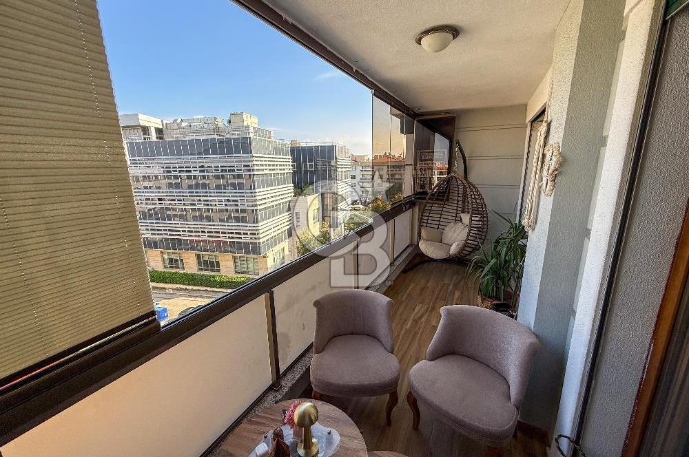 Gaziemir de Merkezi Konumda Satılık Çift Cepheli Geniş 3+1 Daire