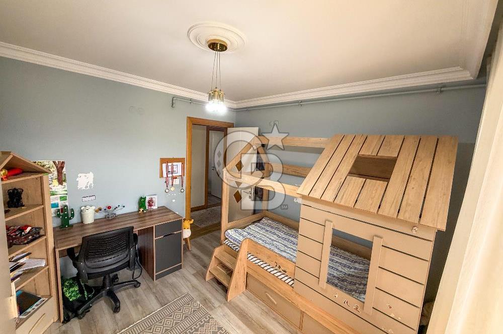 Gaziemir de Merkezi Konumda Satılık Çift Cepheli Geniş 3+1 Daire