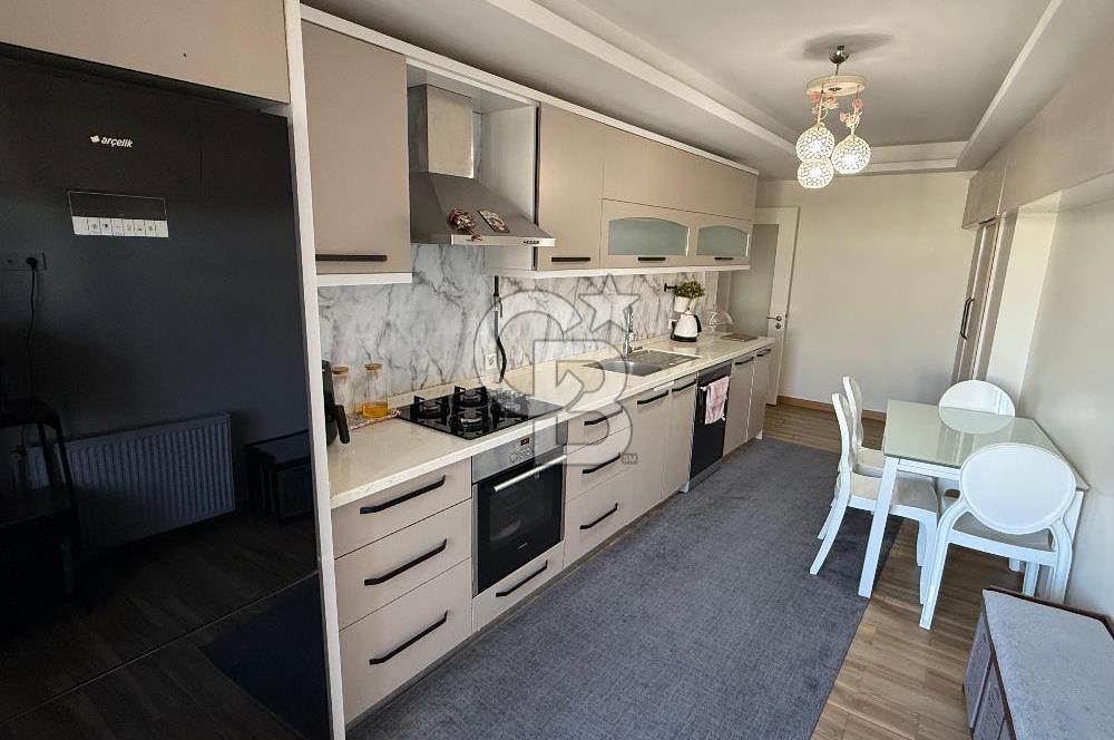 Gaziemir de Merkezi Konumda Satılık Çift Cepheli Geniş 3+1 Daire