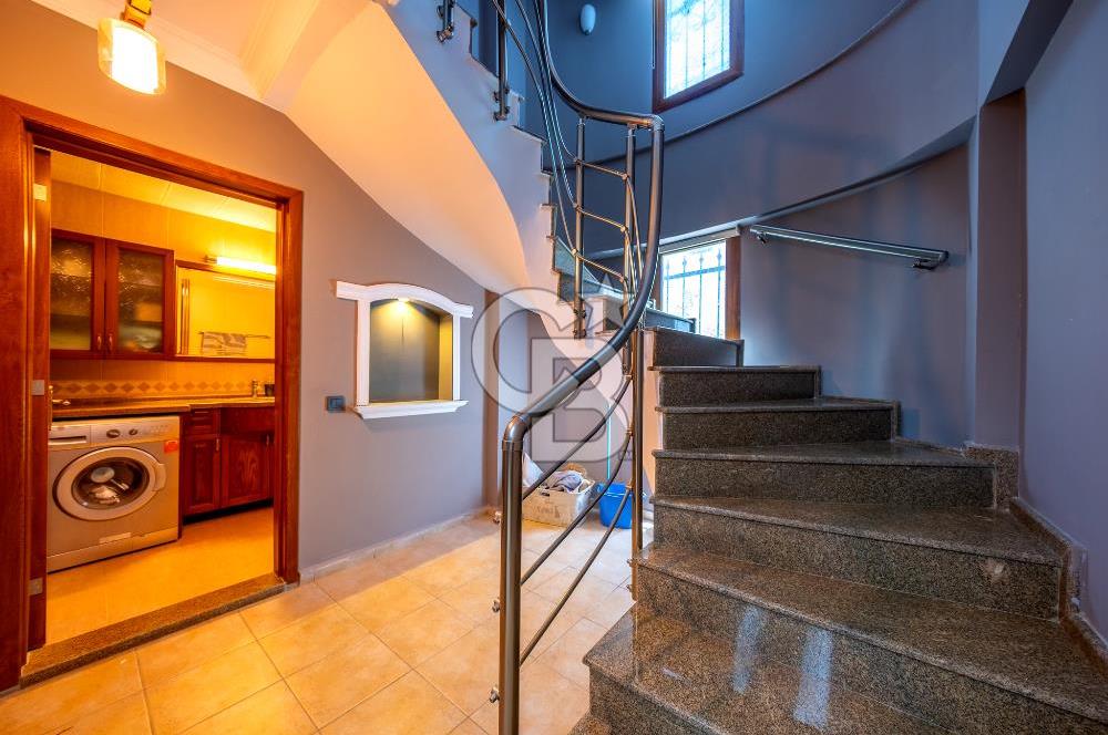 MENDERES ÖZDERE 'DE SATILIK 6+1 TRİPLEKS VİLLA