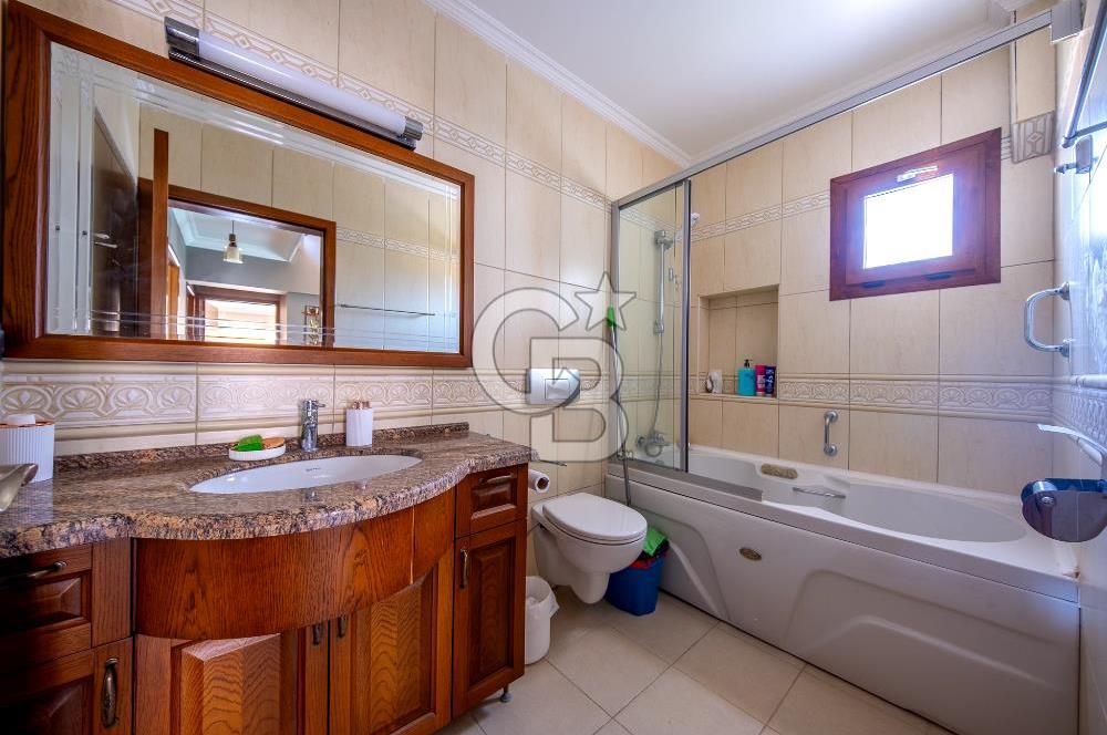 MENDERES ÖZDERE 'DE SATILIK 6+1 TRİPLEKS VİLLA