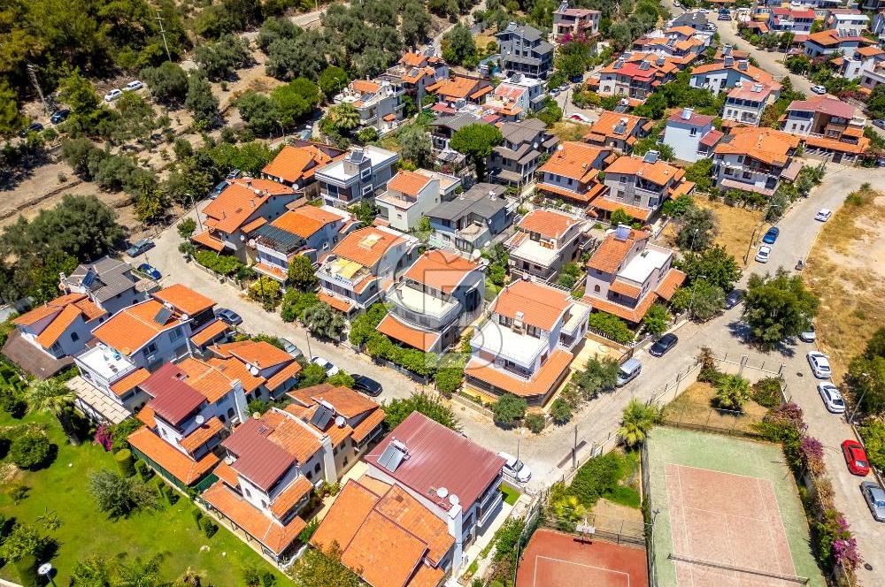 MENDERES ÖZDERE 'DE SATILIK 6+1 TRİPLEKS VİLLA