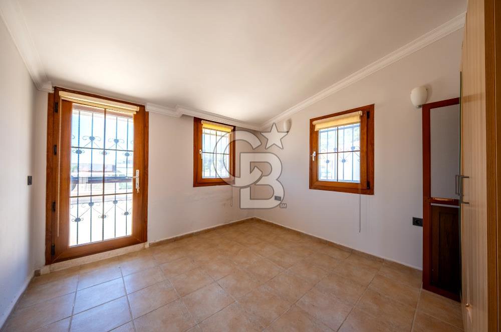 MENDERES ÖZDERE 'DE SATILIK 6+1 TRİPLEKS VİLLA