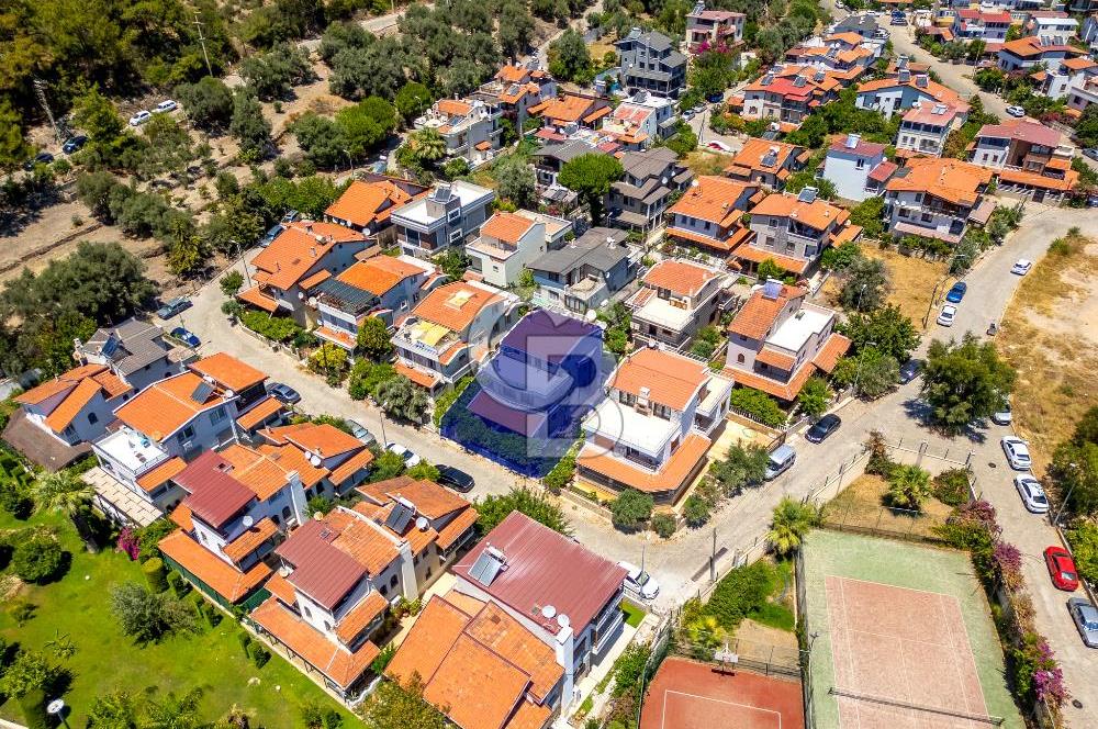 MENDERES ÖZDERE 'DE SATILIK 6+1 TRİPLEKS VİLLA