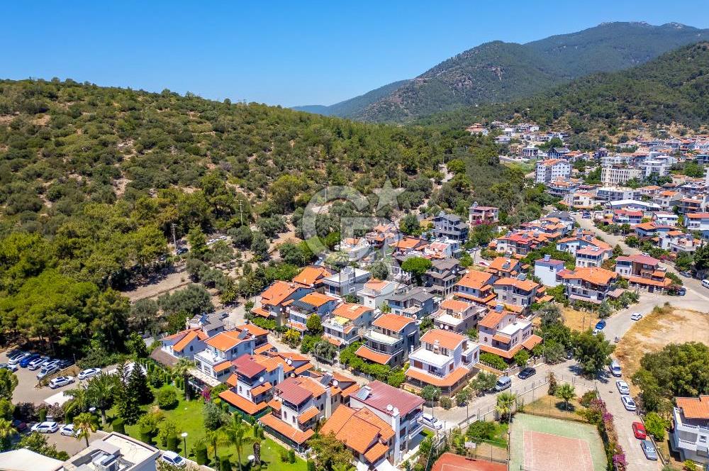 MENDERES ÖZDERE 'DE SATILIK 6+1 TRİPLEKS VİLLA