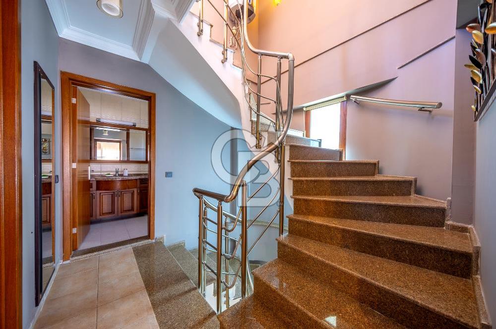MENDERES ÖZDERE 'DE SATILIK 6+1 TRİPLEKS VİLLA