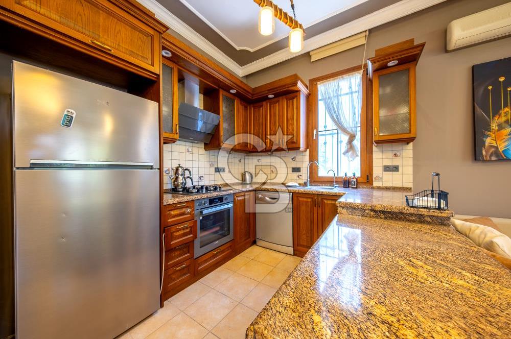 MENDERES ÖZDERE 'DE SATILIK 6+1 TRİPLEKS VİLLA