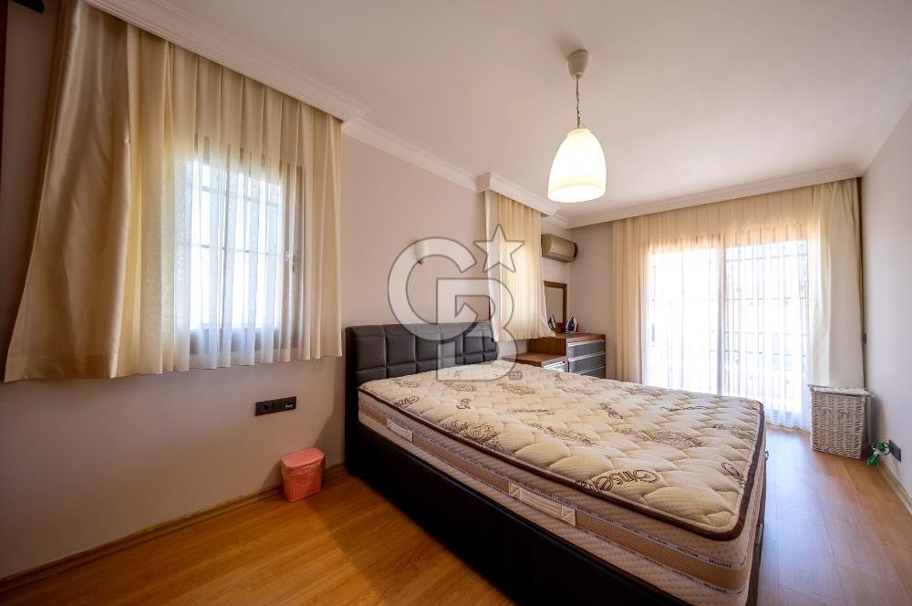 MENDERES ÖZDERE 'DE SATILIK 6+1 TRİPLEKS VİLLA