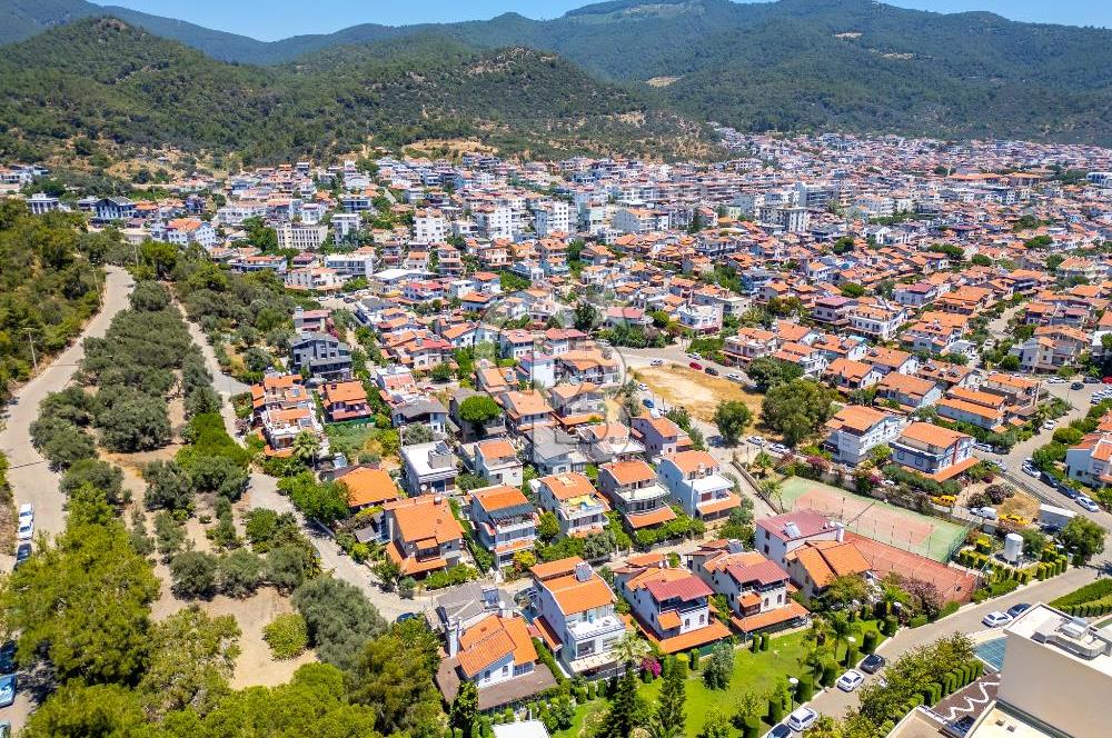 MENDERES ÖZDERE 'DE SATILIK 6+1 TRİPLEKS VİLLA