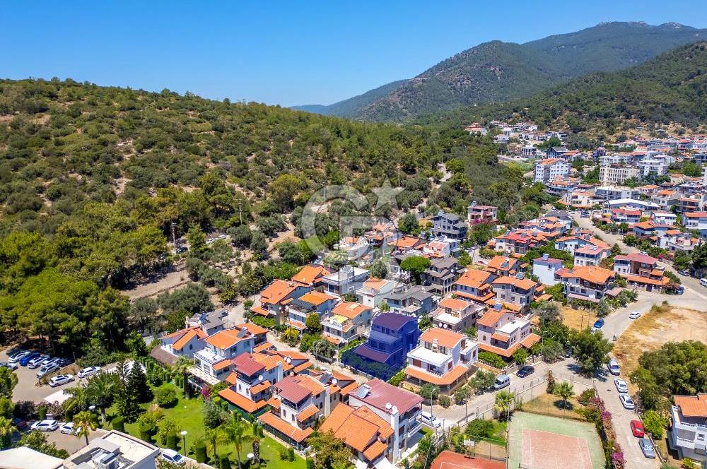 MENDERES ÖZDERE 'DE SATILIK 6+1 TRİPLEKS VİLLA