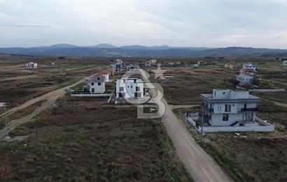 ÇANAKKALE LAPSEKİ UMURBEY ALTINDA DENİZE ÇOK YAKIN – EŞSİZ BOĞAZ VE DENİZ MANZARALI SATILIK ARAZİ