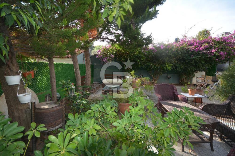 Çeşme Ilıca Şantiye Evlerinde Satılık Bahçe Katı 2+1