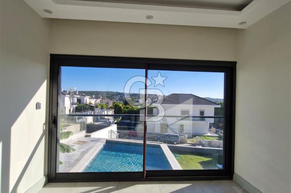 ÇEŞME BOYALIK'TA AKILLI EV SİSTEMLİ MÜSTAKİL HAVUZLU 7+1 VİLLA