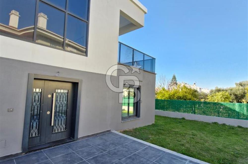 ÇEŞME BOYALIK'TA AKILLI EV SİSTEMLİ MÜSTAKİL HAVUZLU 7+1 VİLLA