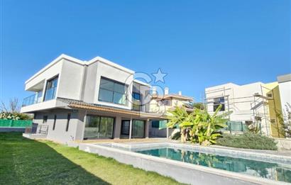 ÇEŞME BOYALIK'TA AKILLI EV SİSTEMLİ MÜSTAKİL HAVUZLU 7+1 VİLLA