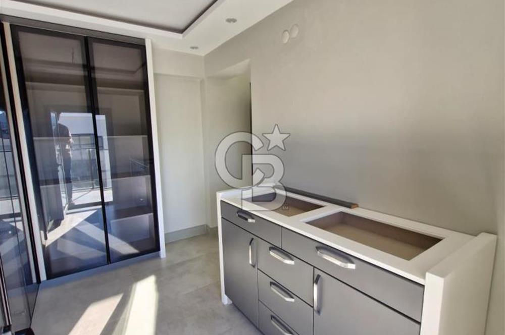 ÇEŞME BOYALIK'TA AKILLI EV SİSTEMLİ MÜSTAKİL HAVUZLU 7+1 VİLLA