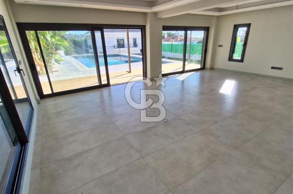 ÇEŞME BOYALIK'TA AKILLI EV SİSTEMLİ MÜSTAKİL HAVUZLU 7+1 VİLLA