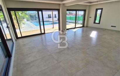ÇEŞME BOYALIK'TA AKILLI EV SİSTEMLİ MÜSTAKİL HAVUZLU 7+1 VİLLA