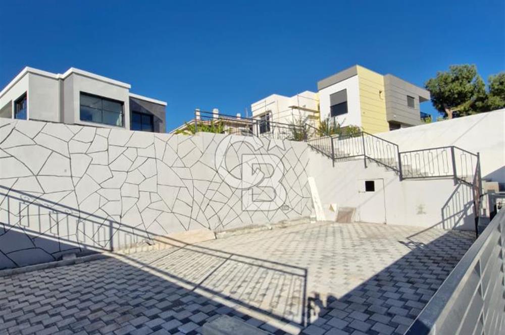 ÇEŞME BOYALIK'TA AKILLI EV SİSTEMLİ MÜSTAKİL HAVUZLU 7+1 VİLLA