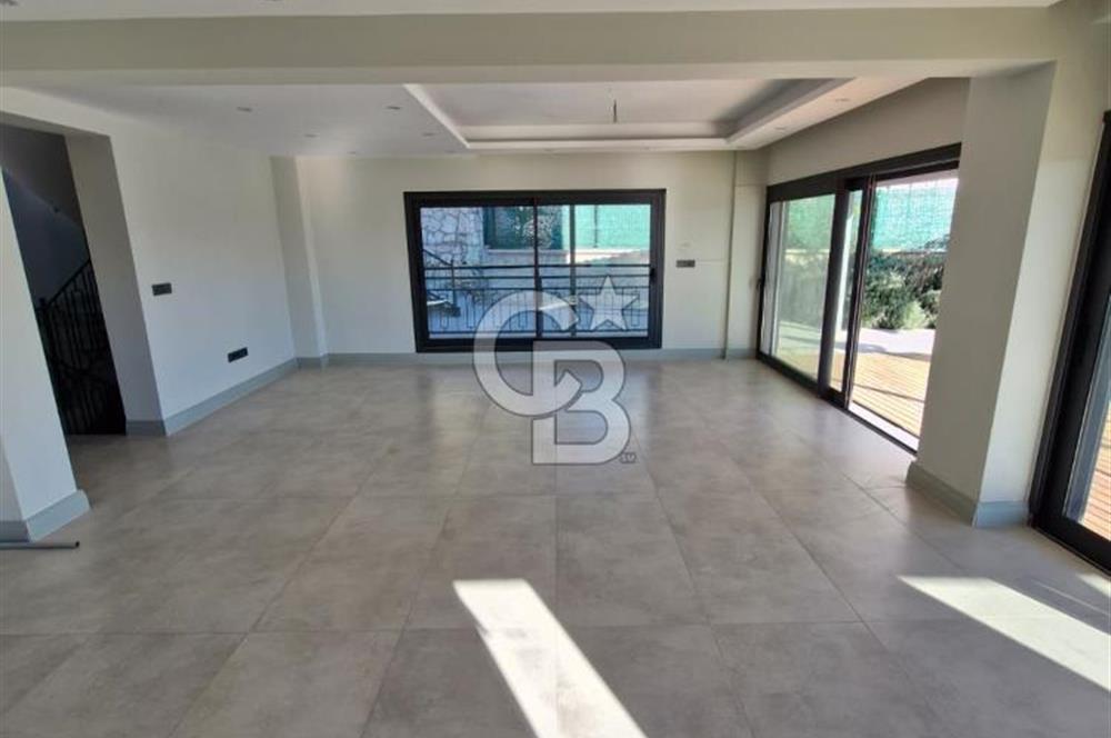 ÇEŞME BOYALIK'TA AKILLI EV SİSTEMLİ MÜSTAKİL HAVUZLU 7+1 VİLLA