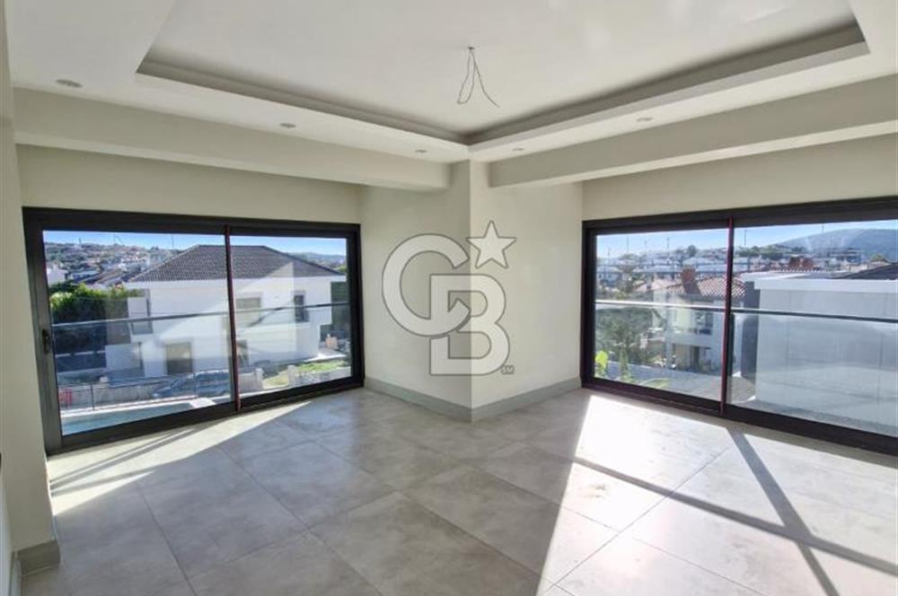 ÇEŞME BOYALIK'TA AKILLI EV SİSTEMLİ MÜSTAKİL HAVUZLU 7+1 VİLLA