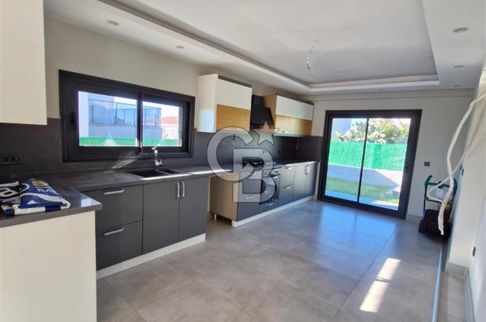 ÇEŞME BOYALIK'TA AKILLI EV SİSTEMLİ MÜSTAKİL HAVUZLU 7+1 VİLLA