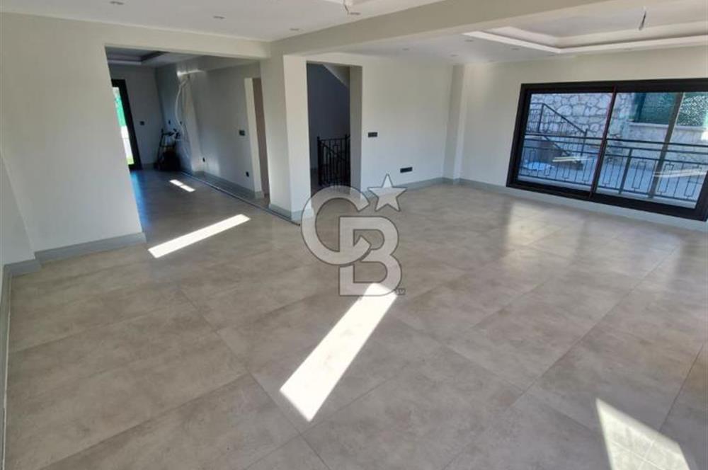 ÇEŞME BOYALIK'TA AKILLI EV SİSTEMLİ MÜSTAKİL HAVUZLU 7+1 VİLLA