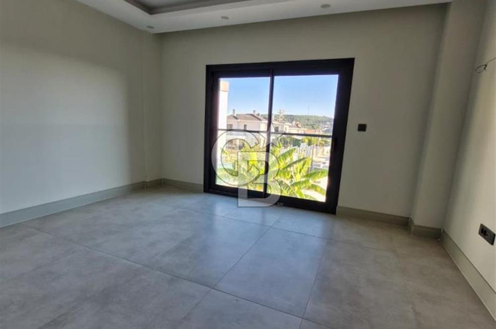 ÇEŞME BOYALIK'TA AKILLI EV SİSTEMLİ MÜSTAKİL HAVUZLU 7+1 VİLLA