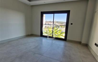 ÇEŞME BOYALIK'TA AKILLI EV SİSTEMLİ MÜSTAKİL HAVUZLU 7+1 VİLLA