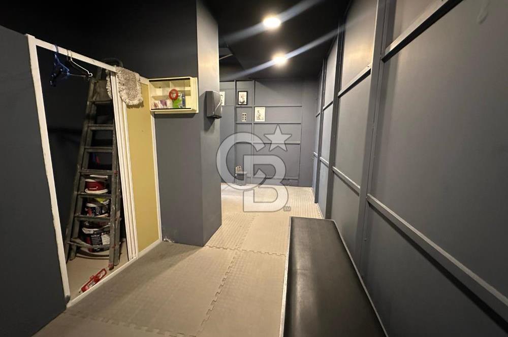 Gaziemir'de Satılık 150 m² Dükkan 