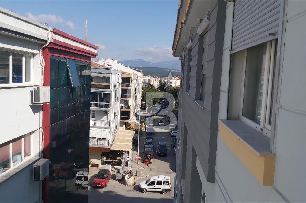 Gaziemir Gazi Mah.de Merkezi Lokasyonda 3+1-134 m² Satılık Daire