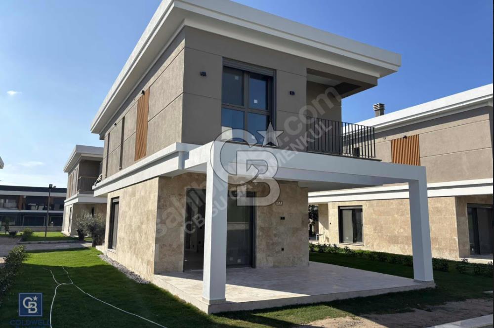 ÇANDARLI MERKEZ VE DENİZE YAKIN MÜSTAKİL HAVUZLU SIFIR 3+1 VİLLA