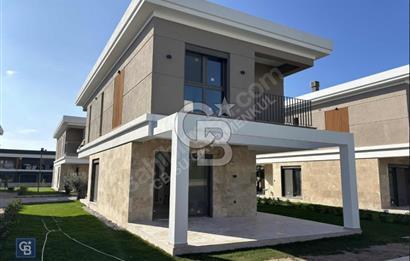 ÇANDARLI MERKEZ VE DENİZE YAKIN MÜSTAKİL HAVUZLU SIFIR 3+1 VİLLA