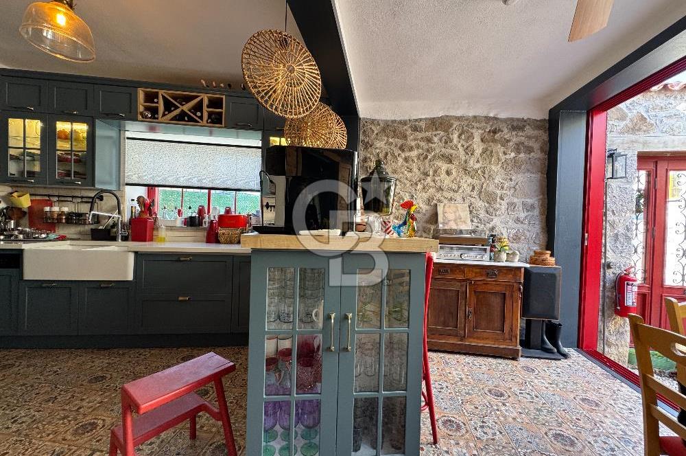 ÇANAKKALE AYVACIK SÖĞÜTLÜ KÖYÜ SATILIK TAŞ EV BUTİK OTEL